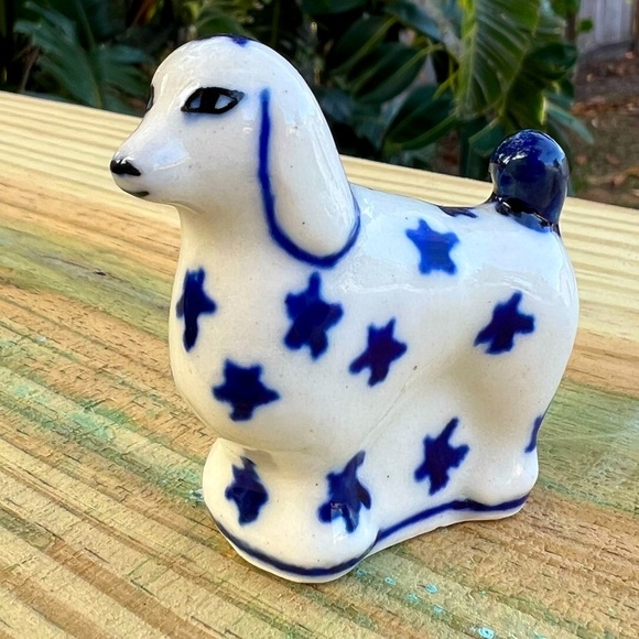 2” Polish Pottery Dog Figurine – Hand-Painted Blue & White Ceramic Collectible - Picture 1 of 11
